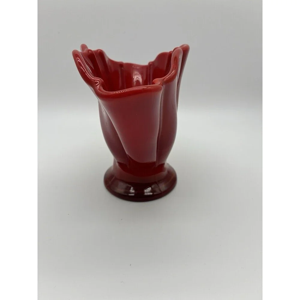 Fenton Mandarin Red Scalloped Fan Vase From 1920s - 1930s.  No Chips Or Breaks.
